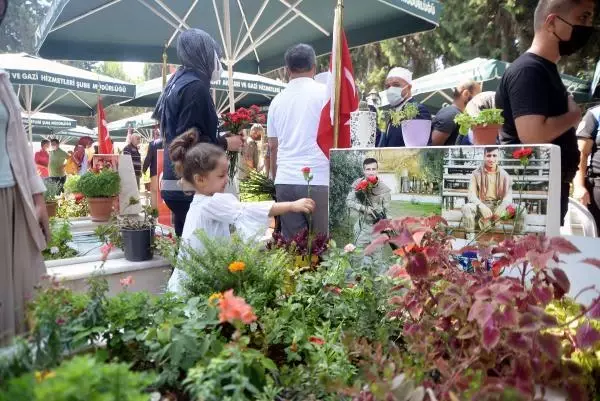 BAYRAM ÖNCESİ ŞEHİTLİĞE HÜZÜNLÜ ZİYARET
