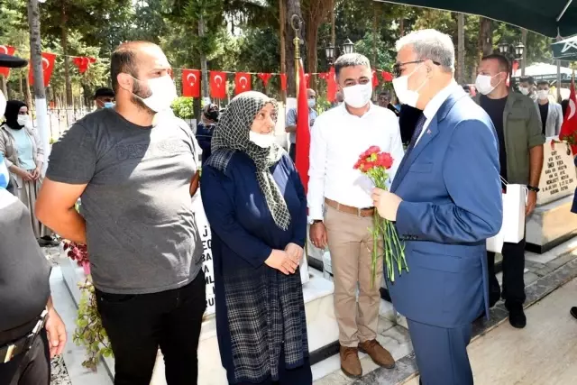Son dakika gündem: Mersin şehitliğinde hüzünlü bayramlaşma