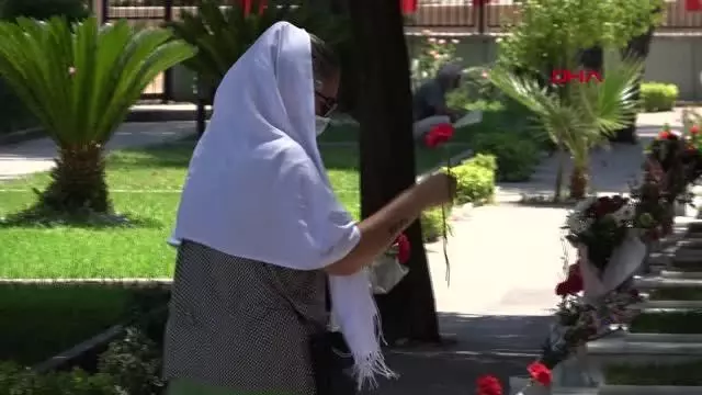 MEZARLIKLARDA BAYRAM ZİYARETİ YOĞUNLUĞU