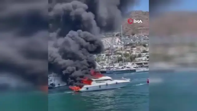 Milyon dolarlık yat küle döndü Milyon dolarlık yat küle döndü