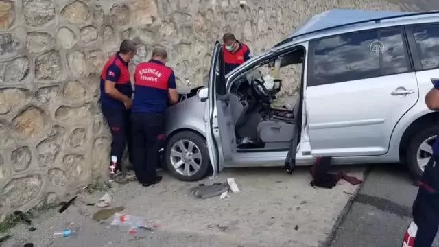 Minibüs ile otomobil çarpıştı: 4 yaralı