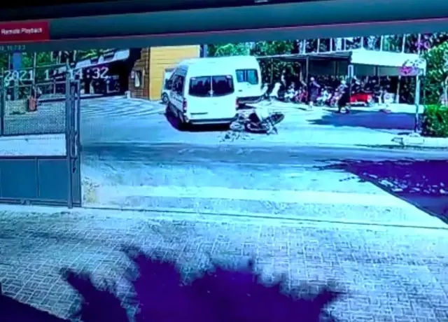 Motosiklet sürücüsünün ölümden döndüğü anlar kamerada