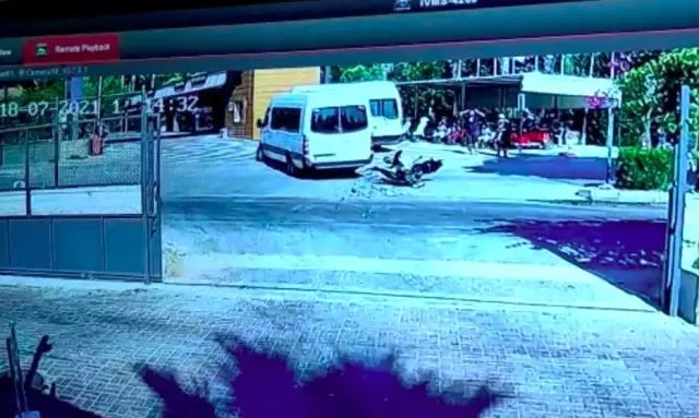 Motosiklet sürücüsünün ölümden döndüğü anlar kamerada