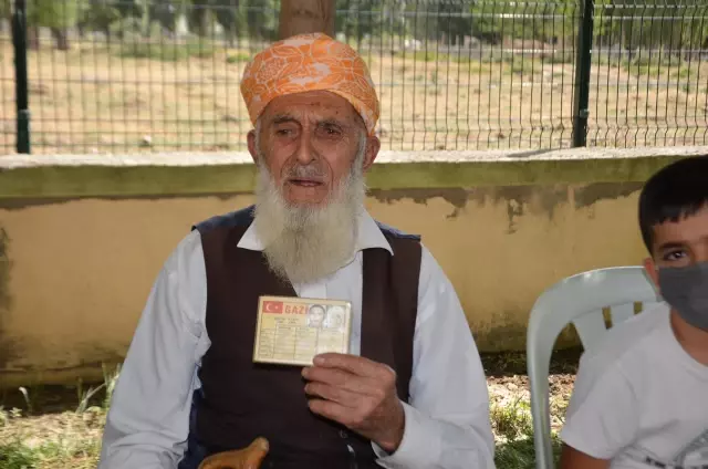 90 yaşındaki Kore Gazisi Hüsnü dededen öğrencilere tarih söyleşisi