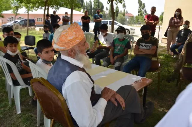 90 yaşındaki Kore Gazisi Hüsnü dededen öğrencilere tarih söyleşisi