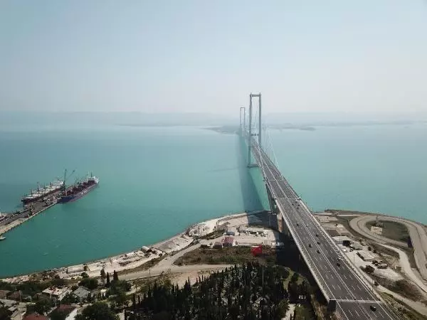MÜSİLAJDAN TEMİZLENEN İZMİT KÖRFEZİ YENİDEN TURKUAZ