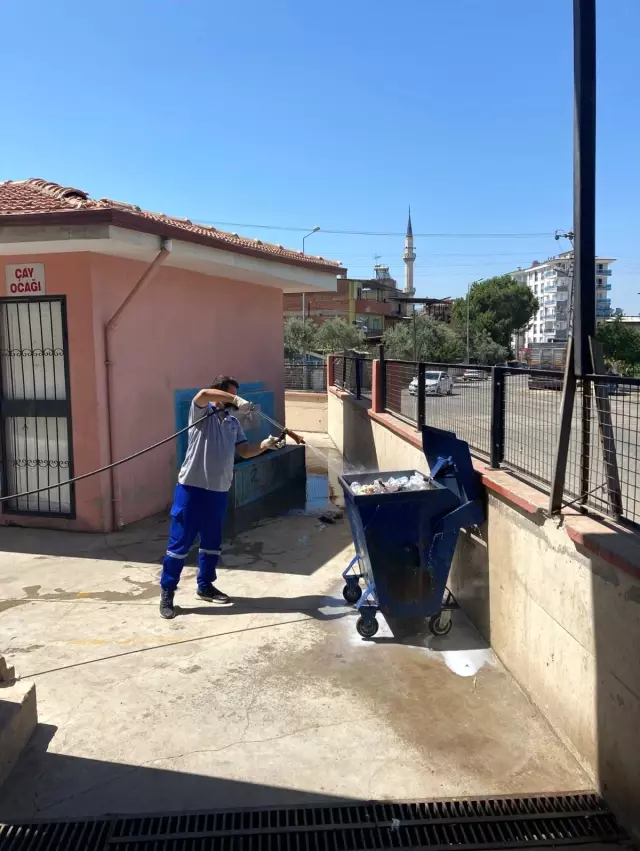 Nazilli'de kurban kesim alanları dezenfekte edildi