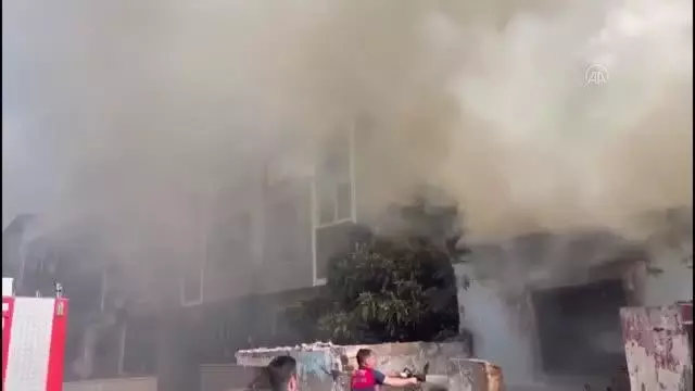 Nazilli'de metruk binada çıkan yangın söndürüldü