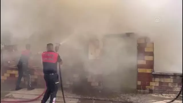 Nazilli'de metruk binada çıkan yangın söndürüldü
