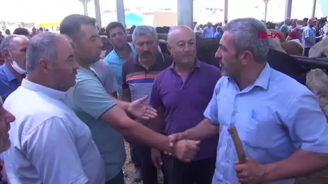 NİĞDE HAYVAN PAZARINDA ARİFE GÜNÜ HAREKETLİLİĞİ