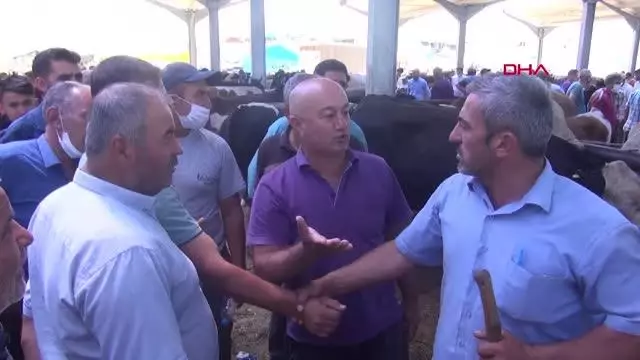 NİĞDE HAYVAN PAZARINDA ARİFE GÜNÜ HAREKETLİLİĞİ
