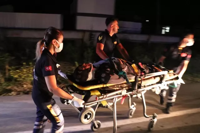 Otomobil, önündeki iş makinesine çarptı: 1 ölü, 1 yaralı