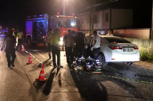 Otomobil, önündeki iş makinesine çarptı: 1 ölü, 1 yaralı