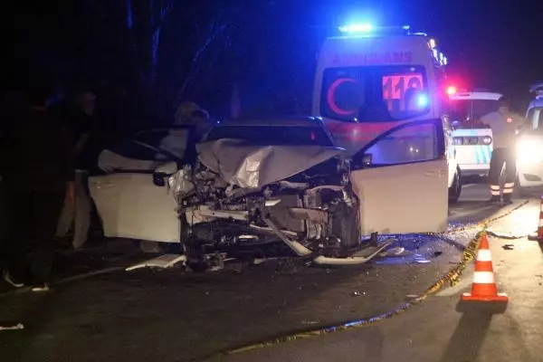 Son dakika haberi! BOLU-OTOMOBİL, İŞ MAKİNESİNE ÇARPTI: 1 ÖLÜ, 1 YARALI