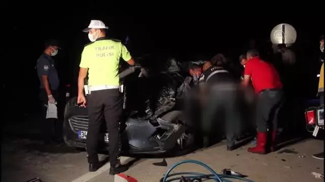 Son dakika... Otomobil kamyonete çarptı: 1 ölü, 2 yaralı Son dakika... Otomobil kamyonete çarptı: 1 ölü, 2 yaralı