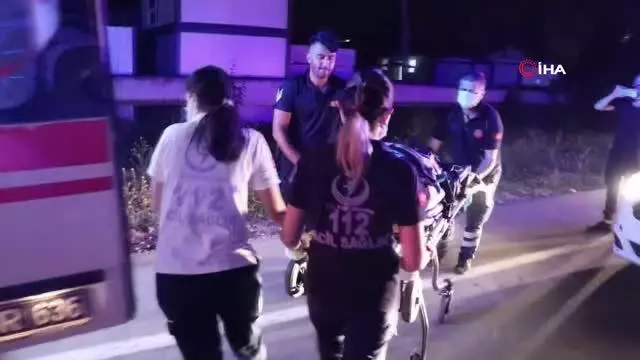 Otomobil, önündeki iş makinesine çarptı: 1 ölü, 1 yaralı Otomobil, önündeki iş makinesine çarptı: 1 ölü, 1 yaralı
