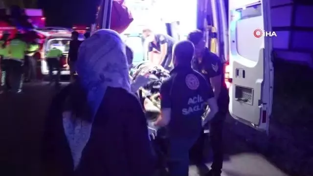 Otomobil, önündeki iş makinesine çarptı: 1 ölü, 1 yaralı