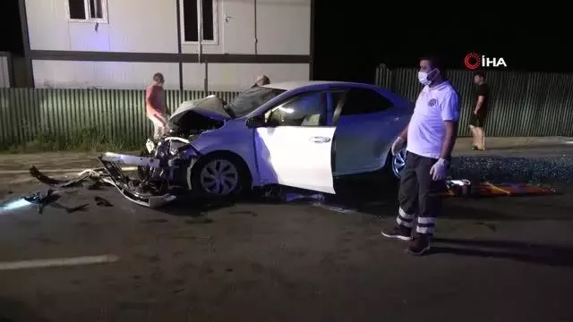 Otomobil, önündeki iş makinesine çarptı: 1 ölü, 1 yaralı