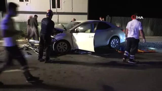 Otomobil, önündeki iş makinesine çarptı: 1 ölü, 1 yaralı