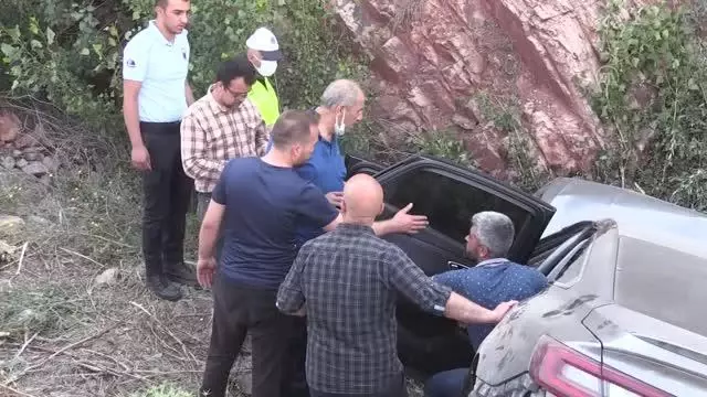 Otomobil şarampole devrildi: 1 ölü, 4 yaralı