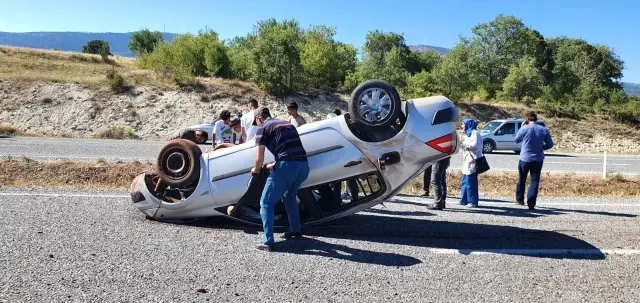 Otomobil devrildi: 2 yaralı Otomobil devrildi: 2 yaralı