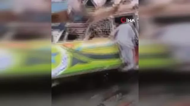 Pakistan'da otobüs kazası: en az 27 ölü, 30 yaralı