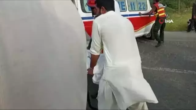 Pakistan'daki otobüs kazasında ölü sayısı 33'e yükseldi