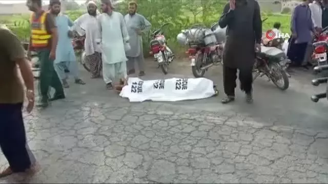 Pakistan'daki otobüs kazasında ölü sayısı 33'e yükseldi