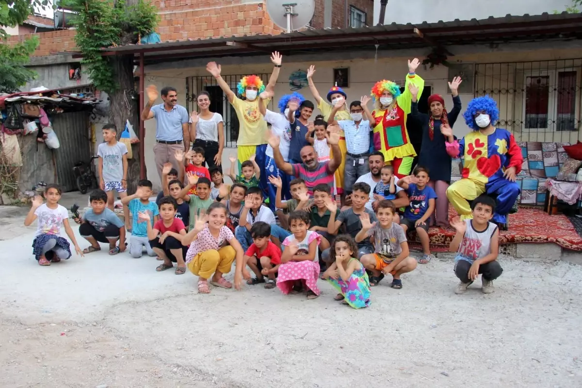 Palyaço olup gönülleri fethediyorlar