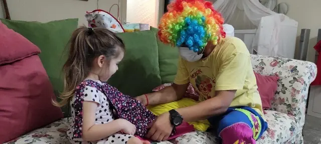 Palyaço olup gönülleri fethediyorlar