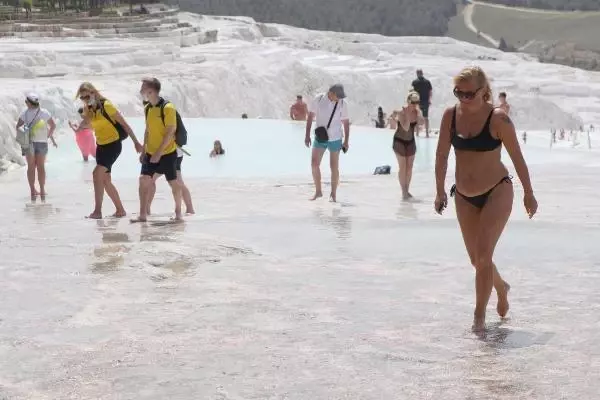 PAMUKKALE'DE BAYRAM YOĞUNLUĞU