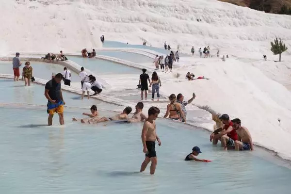 PAMUKKALE'DE BAYRAM YOĞUNLUĞU