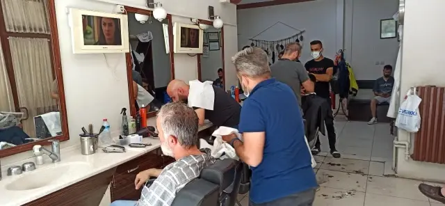 Pandemiden çıkan berberlere bayram ilaç oldu