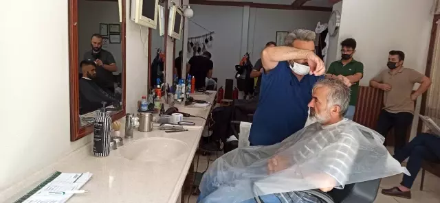Pandemiden çıkan berberlere bayram ilaç oldu