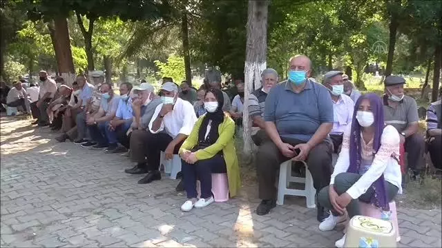 Pazaryeri halkı toplu mezarlık ziyareti geleneğini sürdürüyor