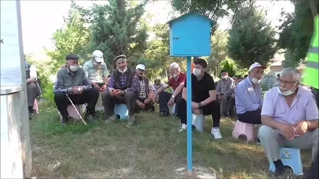 Pazaryeri halkı toplu mezarlık ziyareti geleneğini sürdürüyor