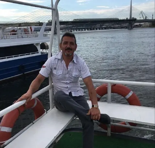 Pompalı tüfekle ateş açtığı iş yerindekilerin tabancayla karşılık vermesi sonucu öldürüldü Pompalı tüfekle ateş açtığı iş yerindekilerin tabancayla karşılık vermesi sonucu öldürüldü
