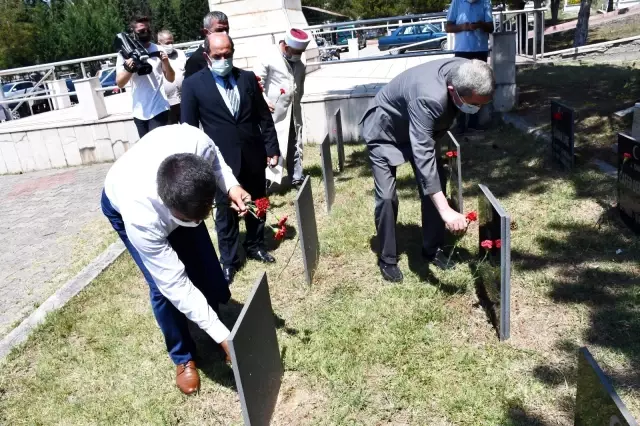 Son dakika haber | Protokol üyelerinden şehitliğe bayram ziyareti