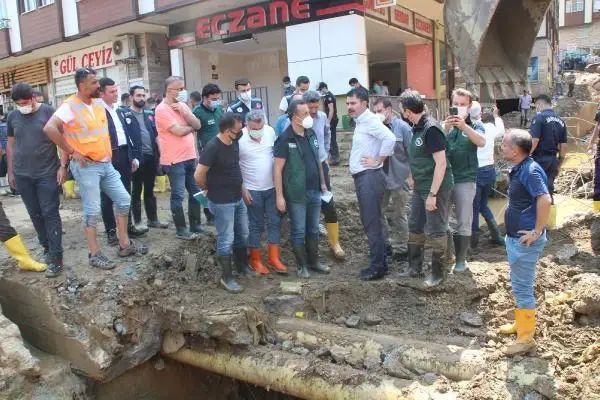 Rize'de selde kaybolan 2 kişi için helikopter destekli arama