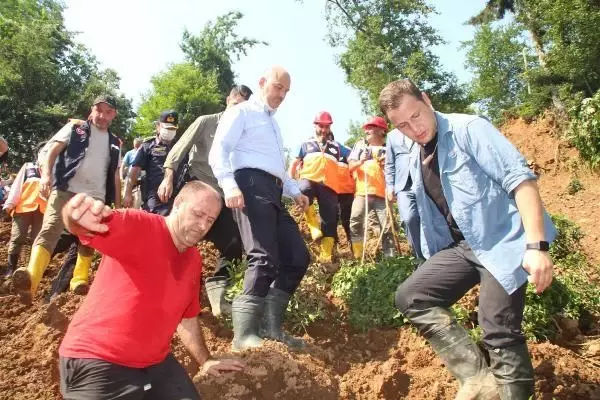 Rize'de selde kaybolan 2 kişi için helikopter destekli arama