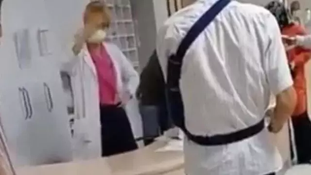 Sağlık Bakanlığı hastalarını köpek yerine koyan doktor hakkında soruşturma başlattı Sağlık Bakanlığı hastalarını köpek yerine koyan doktor hakkında soruşturma başlattı