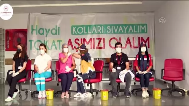 Sağlık çalışanlarından 'Kovid-19 aşısı olalım' videosuTokat'ta sağlık çalışanlarından 'Kovid-19 aşısı olalım' videosu