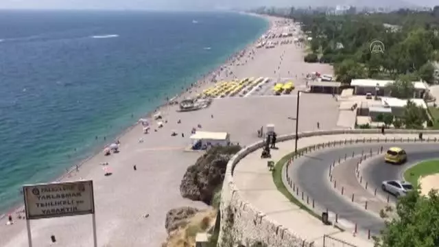 Sahillerde bayram tatili yoğunluğu yaşanıyor Sahillerde bayram tatili yoğunluğu yaşanıyor