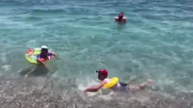 Sahillerde bayram tatili yoğunluğu yaşanıyor