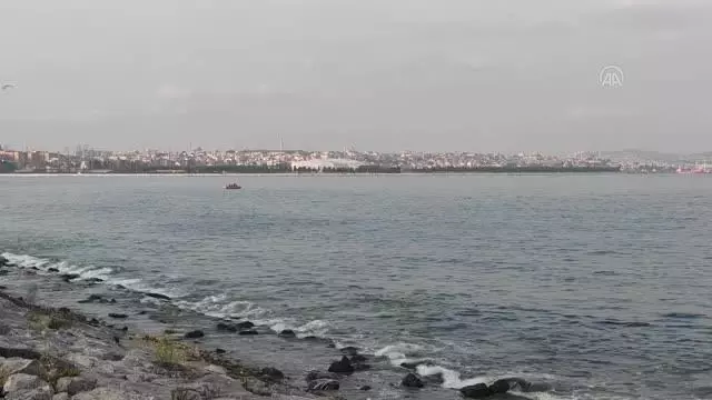 Samatya'da denizde kaybolan gencin cansız bedenine ulaşıldı Samatya'da denizde kaybolan gencin cansız bedenine ulaşıldı