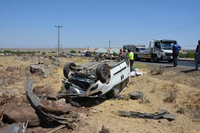 ŞANLIURFA - Hafif ticari araç şarampole devrildi: 8 yaralı ŞANLIURFA - Hafif ticari araç şarampole devrildi: 8 yaralı