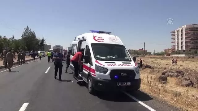 ŞANLIURFA - Hafif ticari araç şarampole devrildi: 8 yaralı