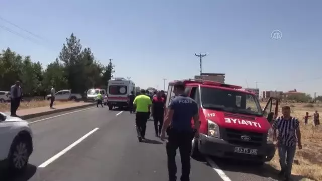 ŞANLIURFA - Hafif ticari araç şarampole devrildi: 8 yaralı