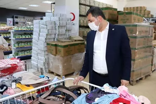 Şanlıurfa Karaköprü Belediyesi İhtiyaç Sahibi Vatandaşların Bayramlık Kıyafetlerini Ücretsiz Sosyal Marketten Karşılıyor Şanlıurfa Karaköprü Belediyesi İhtiyaç Sahibi Vatandaşların Bayramlık Kıyafetlerini Ücretsiz Sosyal Marketten Karşılıyor