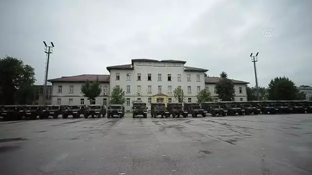 SARAYBOSNA - ABD, Bosna Hersek Silahlı Kuvvetlerine askeri araç yardımında bulundu SARAYBOSNA - ABD, Bosna Hersek Silahlı Kuvvetlerine askeri araç yardımında bulundu